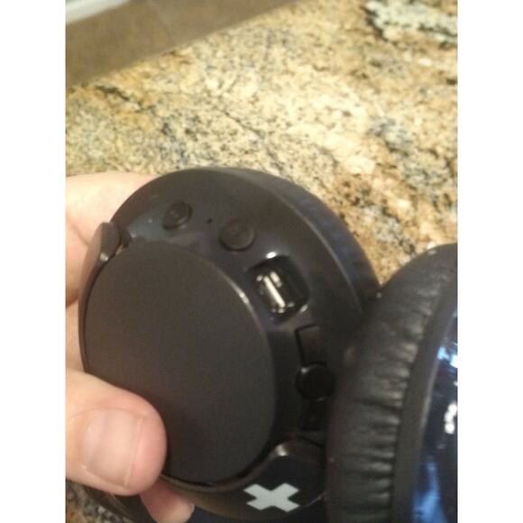 Philips Bass & Headphones Bluetooth Mic & Control Sleek on the Outside with Big - Picture 4 of 6